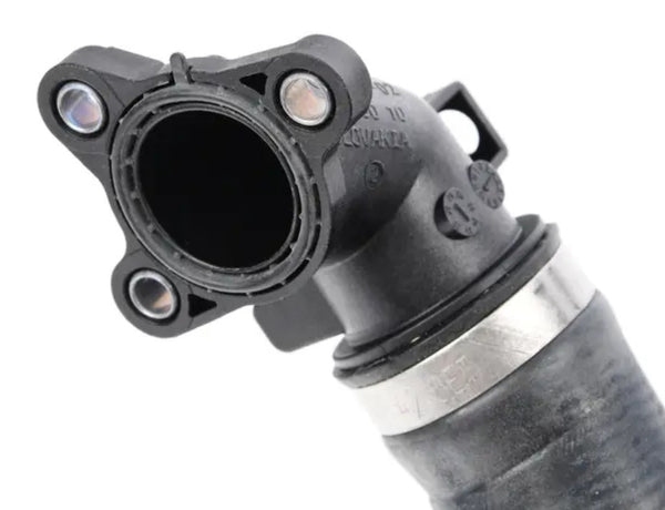 Manguera de la bomba de agua al motor